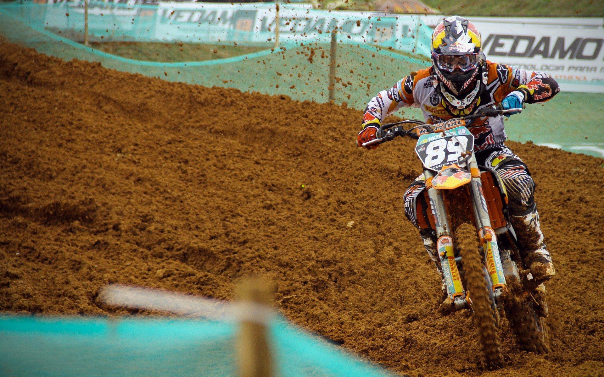 独家，沙迦体育场国歌嘹亮，中沙足球巅峰对决一触即发