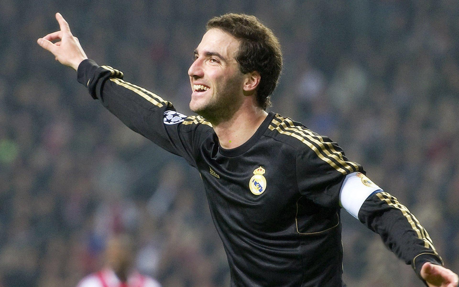 勇士领袖库里十一月状态巅峰 场均30分与5.2三分引领攻势 真实命中率63.5%彰显高效